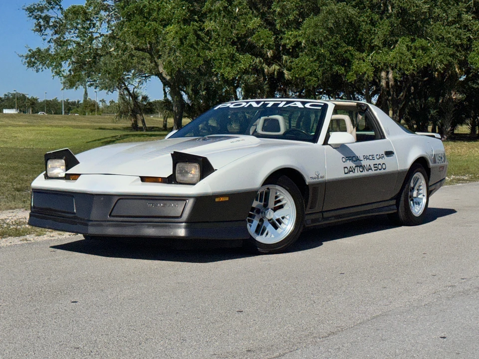 1983 Pontiac Firebird Trans Am 3rd Gen - Image 2 of 31