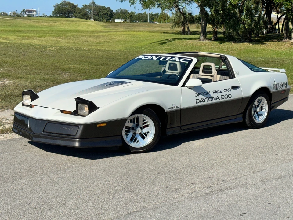 1983 Pontiac Firebird Trans Am 3rd Gen - Image 4 of 31