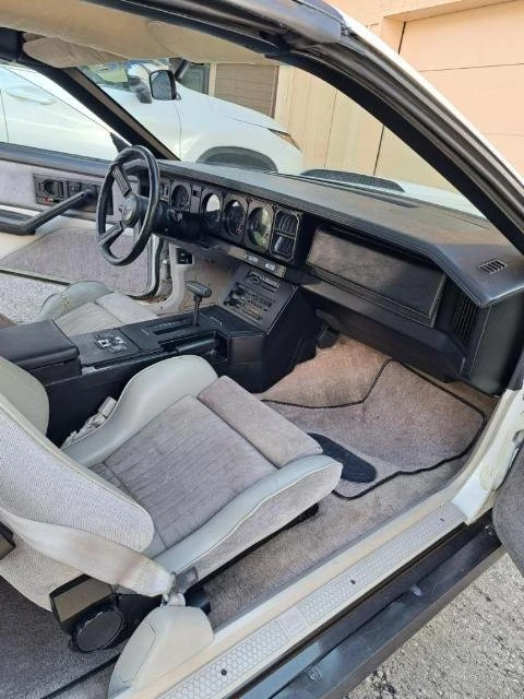 1983 Pontiac Firebird Trans Am 3rd Gen - Image 6 of 8