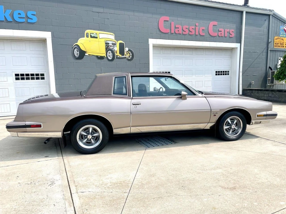 1983 Pontiac Grand Prix 3rd+ Gen - Image 7 of 31