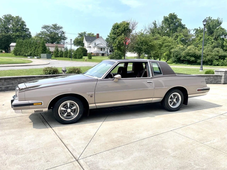 1983 Pontiac Grand Prix 3rd+ Gen - Image 2 of 31
