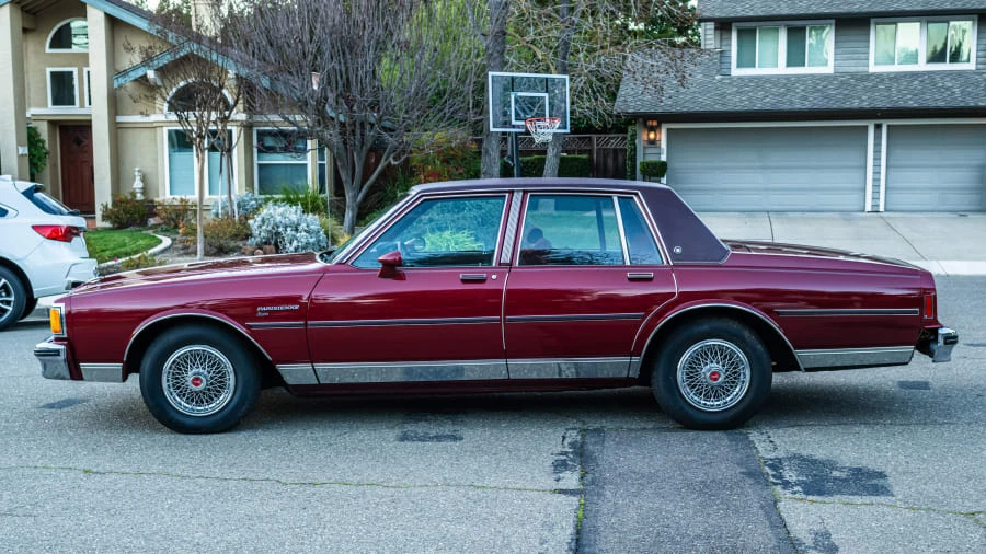 1983 Pontiac Parisienne - Image 2 of 31