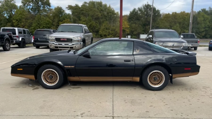 1983 Pontiac Firebird Trans Am 3rd Gen - Image 2 of 18