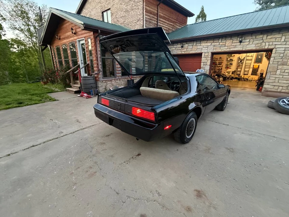 1983 Pontiac - Image 5 of 24