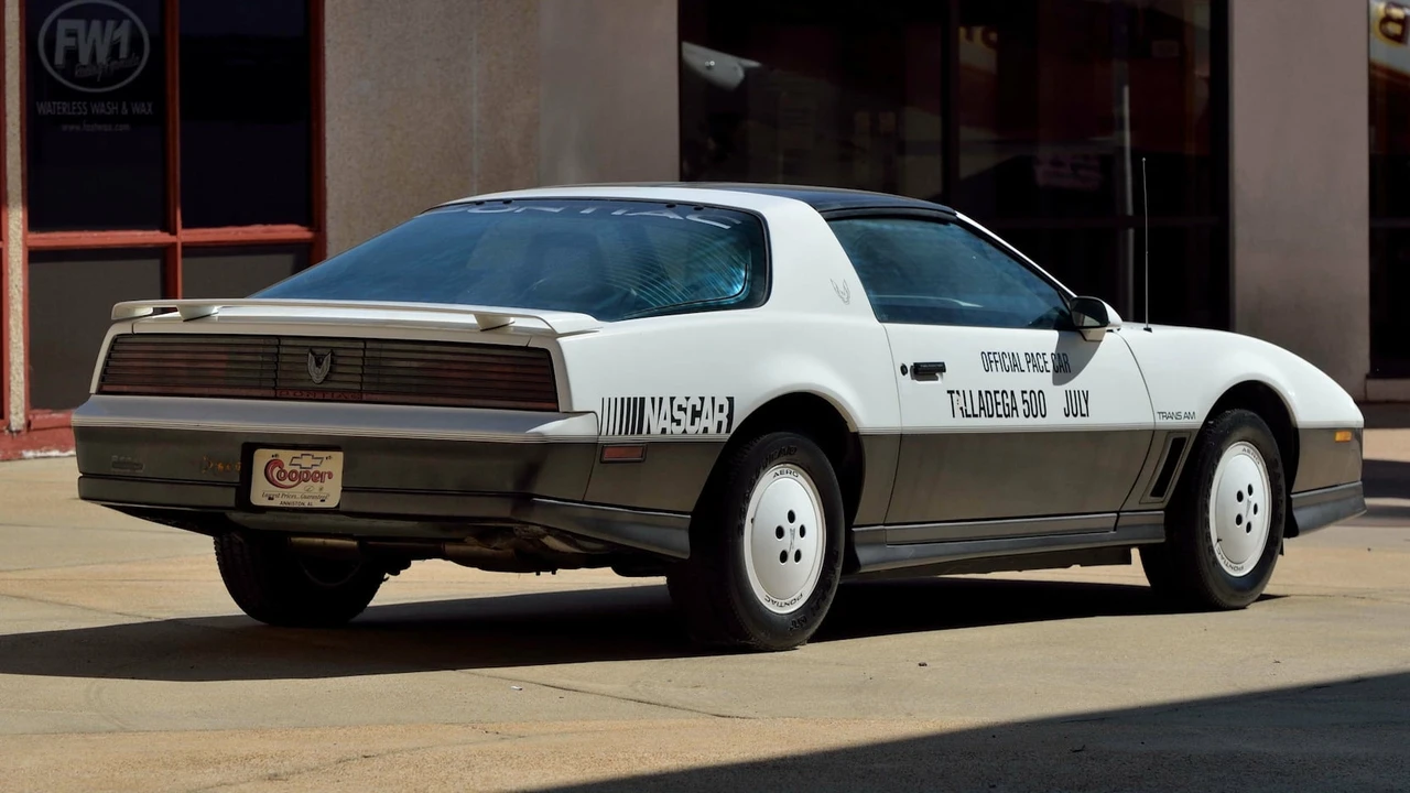 1983 Pontiac Firebird Trans Am 3rd Gen - Image 3 of 24