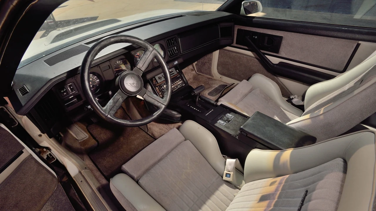 1983 Pontiac Firebird Trans Am 3rd Gen - Image 4 of 24