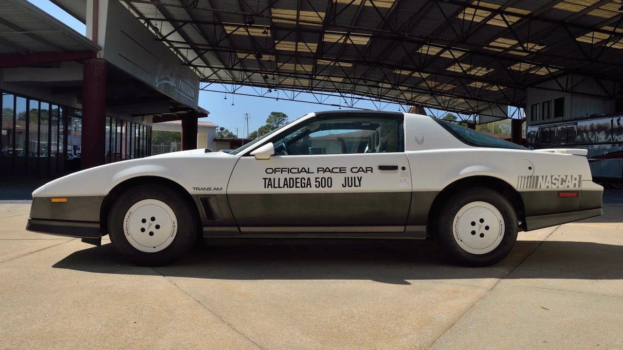 1983 Pontiac Firebird Trans Am 3rd Gen - Image 8 of 24