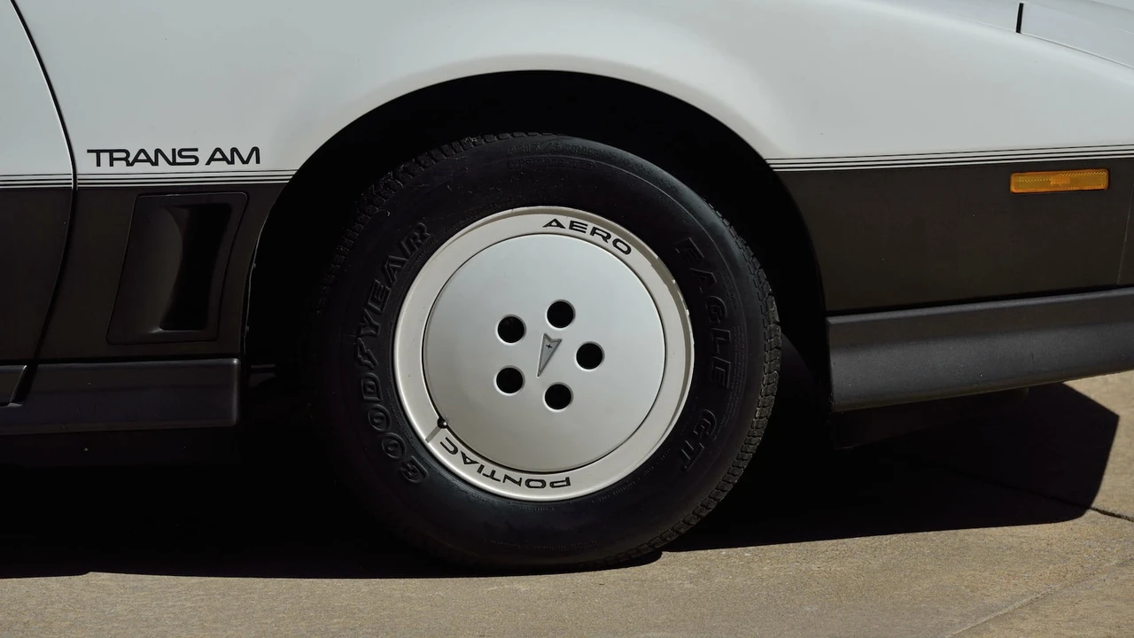 1983 Pontiac Firebird Trans Am 3rd Gen - Image 15 of 24