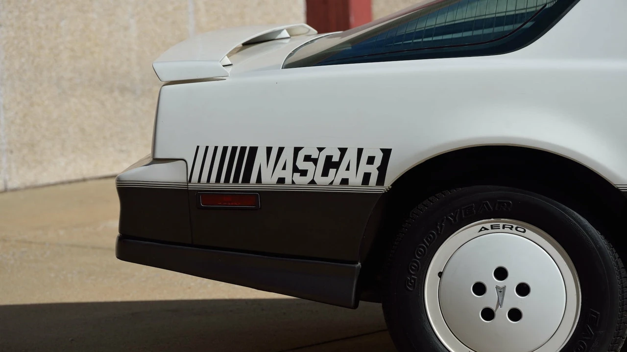 1983 Pontiac Firebird Trans Am 3rd Gen - Image 16 of 24