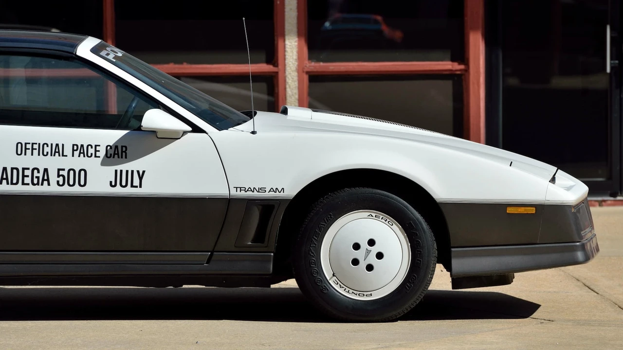 1983 Pontiac Firebird Trans Am 3rd Gen - Image 19 of 24