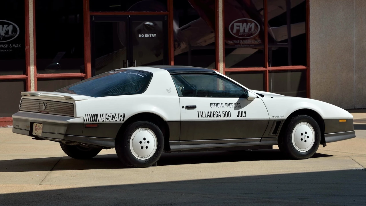 1983 Pontiac Firebird Trans Am 3rd Gen - Image 24 of 24