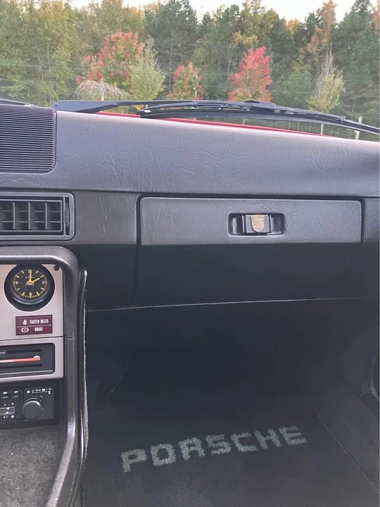 1983 Porsche 944 - Image 8 of 10