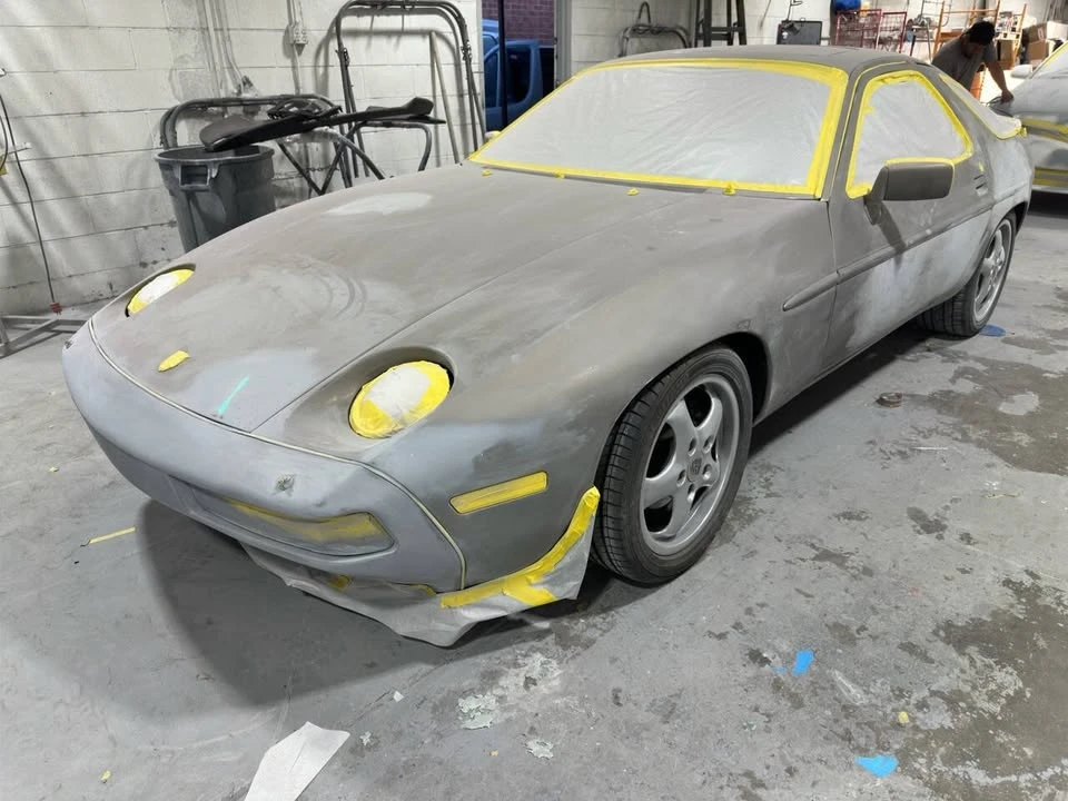 1983 Porsche 928 - Image 2 of 10