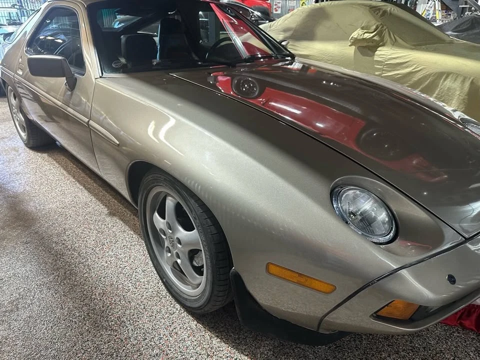 1983 Porsche 928 - Image 5 of 10