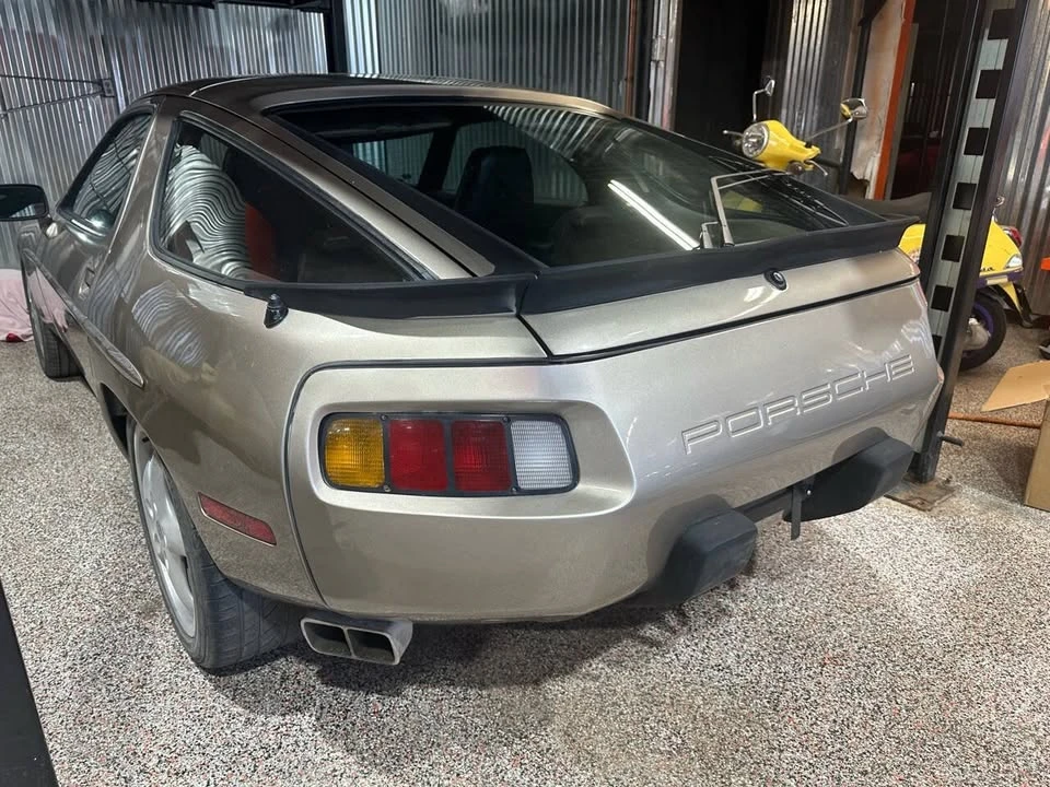 1983 Porsche 928 - Image 8 of 10