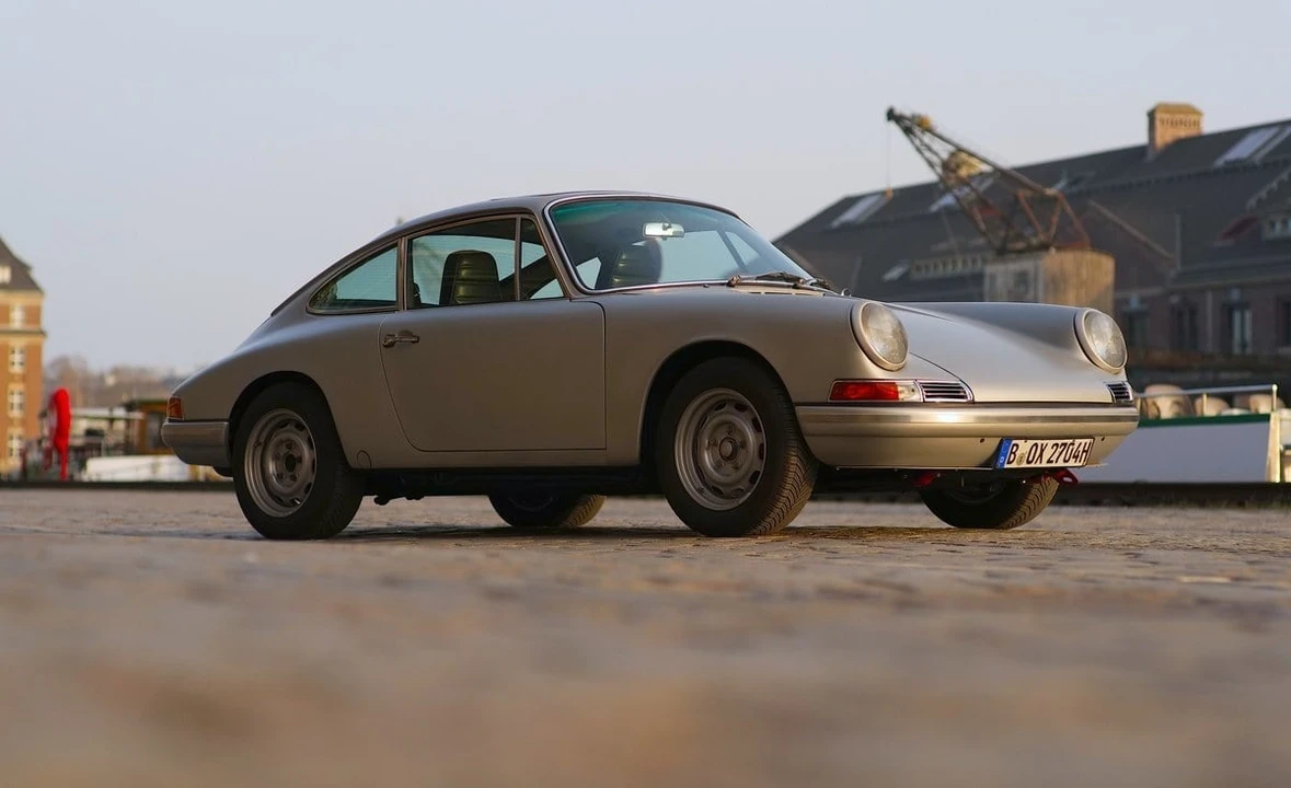1983 Porsche 911 Carrera 3.2 - Image 2 of 30