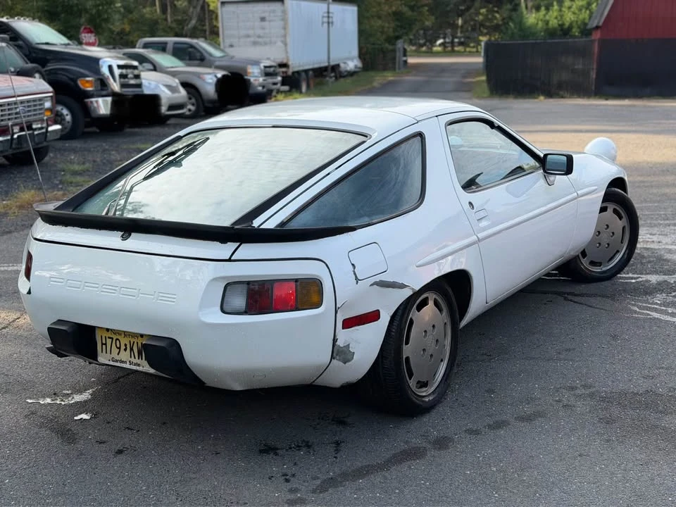 1983 Porsche 928 - Image 6 of 14