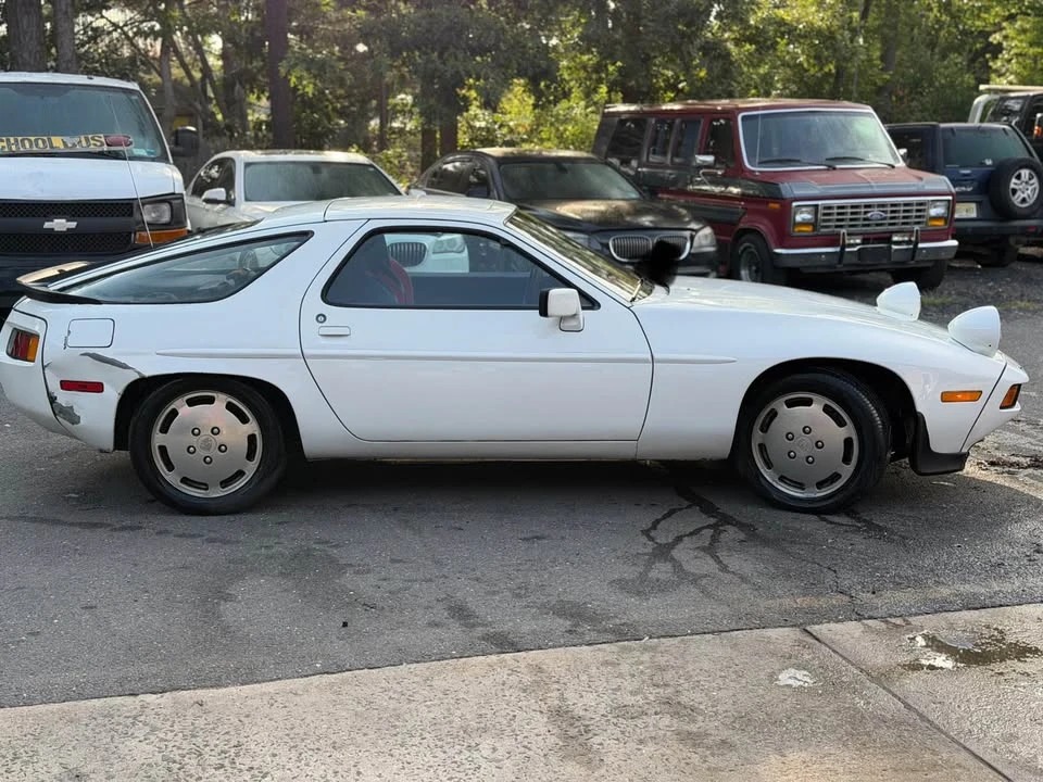 1983 Porsche 928 - Image 7 of 14