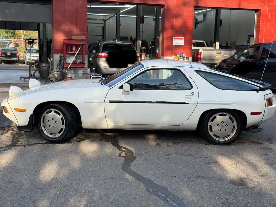 1983 Porsche 928 - Image 3 of 14