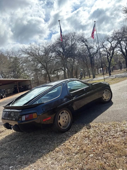 1983 Porsche 928 - Image 3 of 11