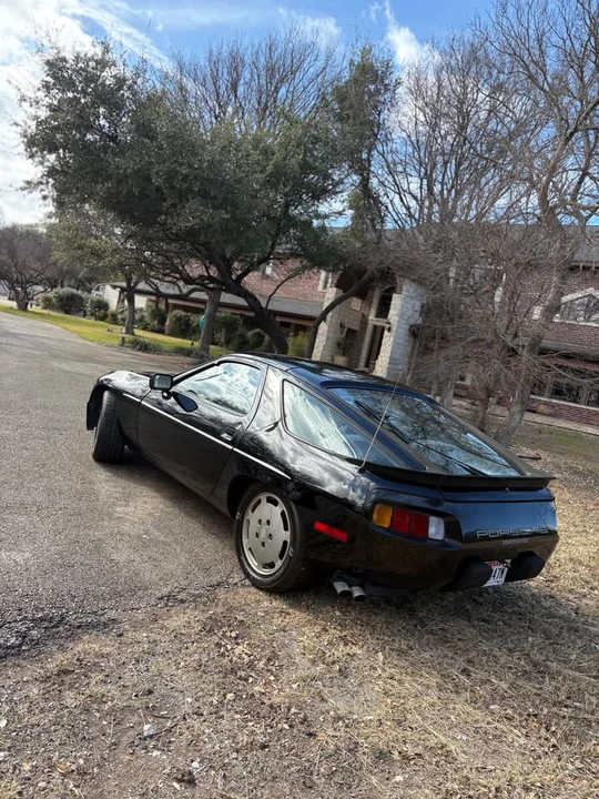 1983 Porsche 928 - Image 2 of 11
