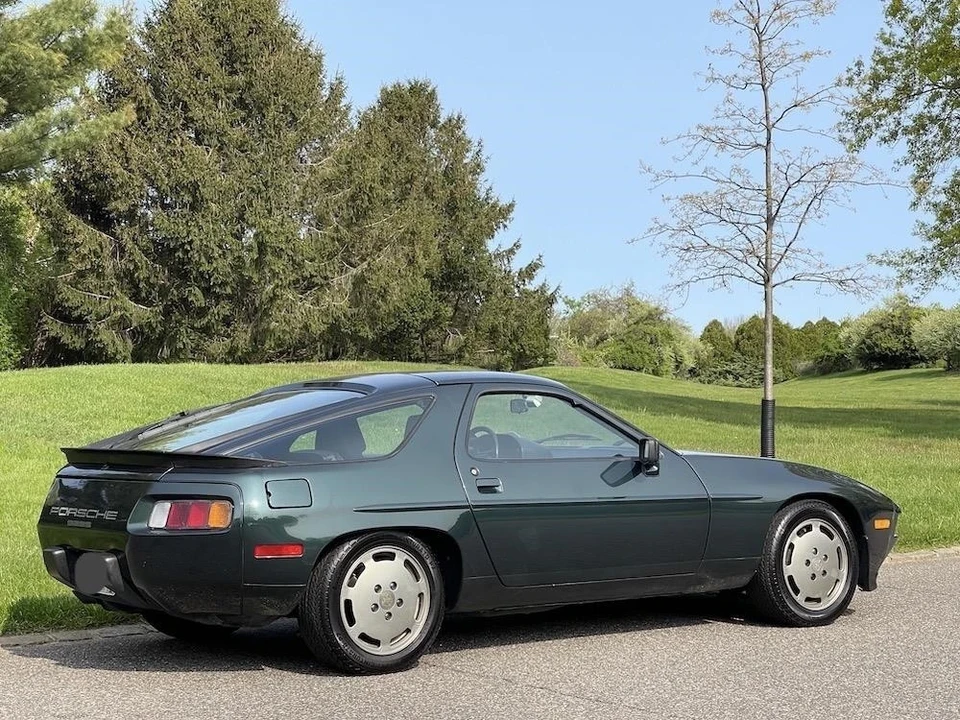 1983 Porsche 928 - Image 8 of 12