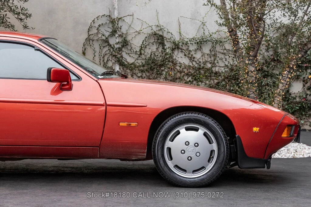 1983 Porsche 928 - Image 10 of 12