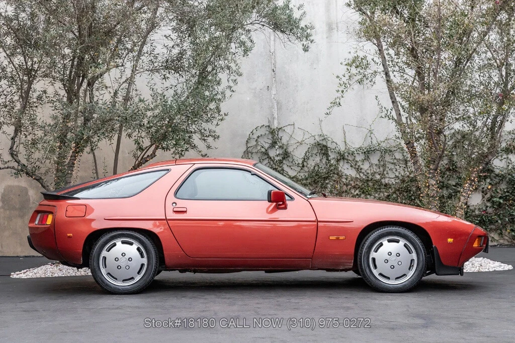 1983 Porsche 928 - Image 4 of 12