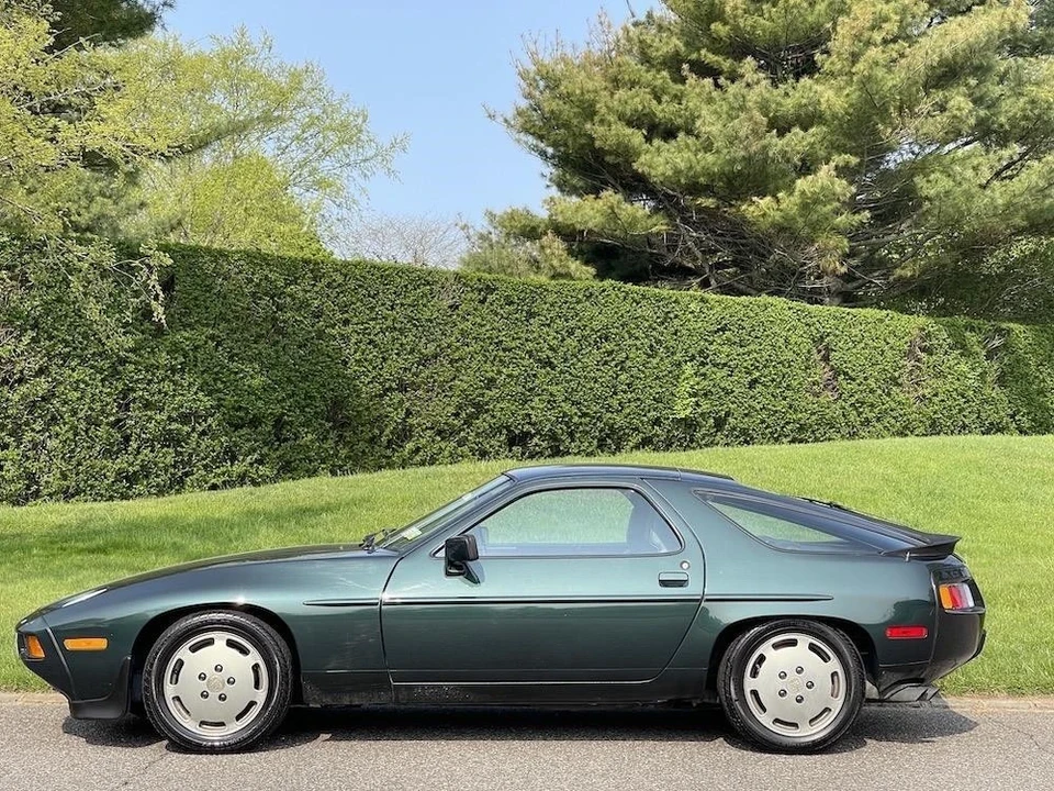 1983 Porsche 928 - Image 15 of 21