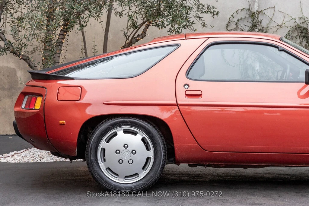 1983 Porsche 928 - Image 11 of 12