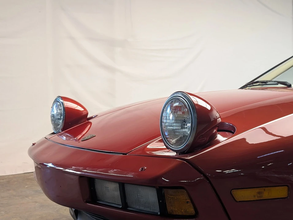 1983 Porsche 928 S - Image 8 of 31