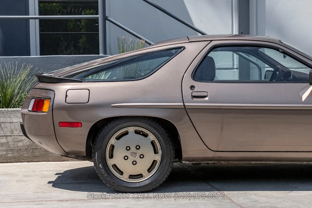 1983 Porsche 928 - Image 11 of 12