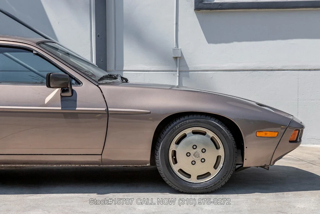 1983 Porsche 928 - Image 10 of 12