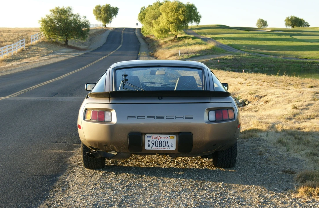 1983 Porsche 928 S - Image 8 of 31