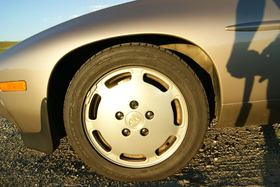 1983 Porsche 928 S - Image 15 of 31