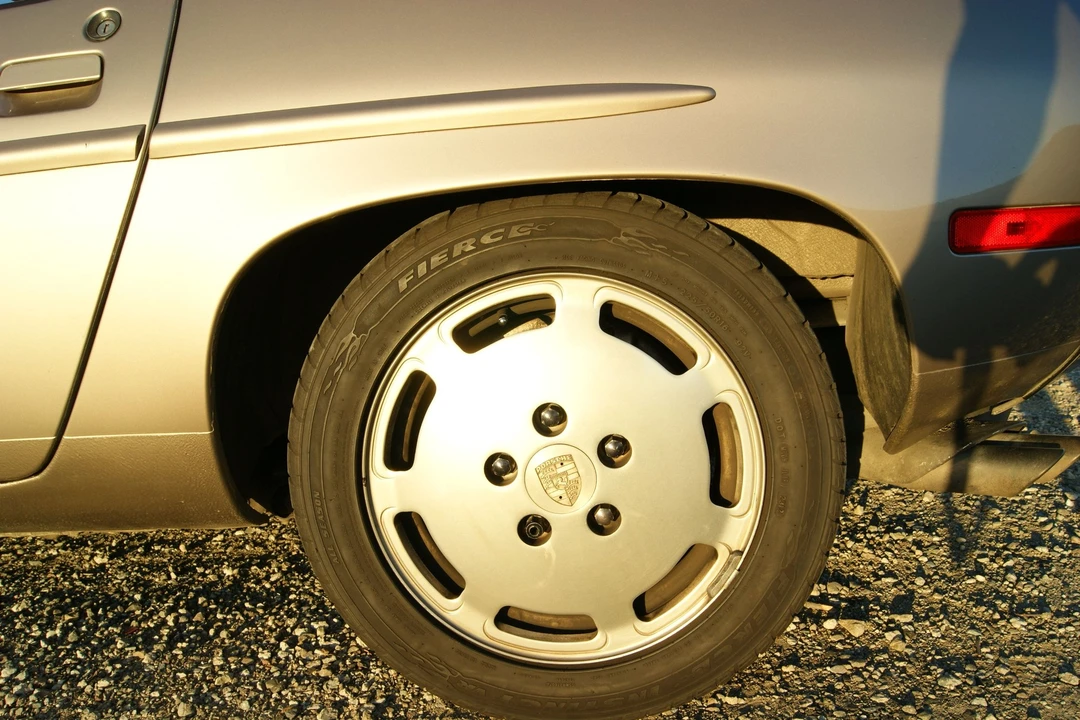 1983 Porsche 928 S - Image 16 of 31