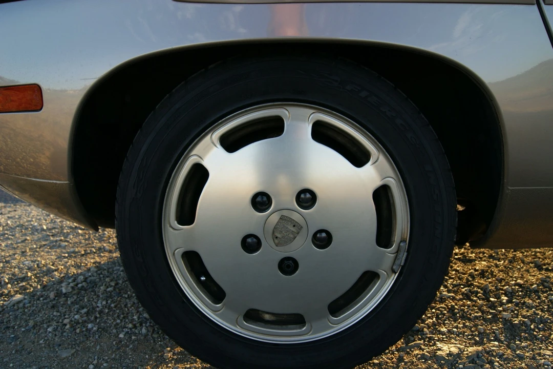 1983 Porsche 928 S - Image 17 of 31
