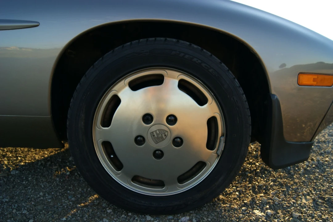 1983 Porsche 928 S - Image 18 of 31