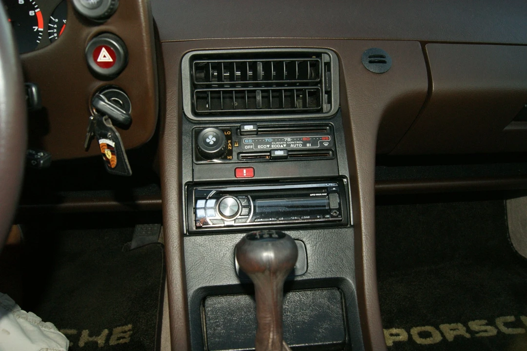 1983 Porsche 928 S - Image 28 of 31