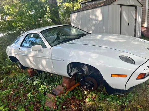 1983 Porsche 928 GTS Coupe 2D