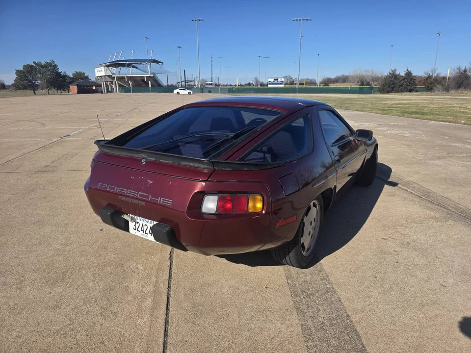 1983 Porsche 928 S - Image 6 of 23