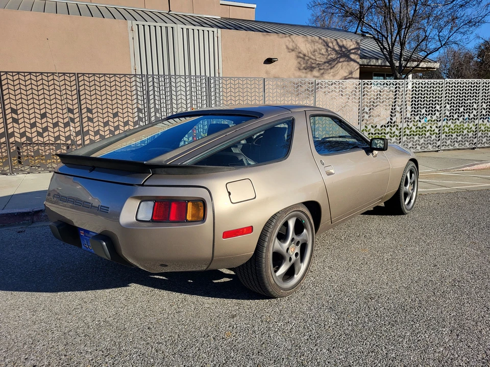 1983 Porsche 928 S - Image 12 of 31