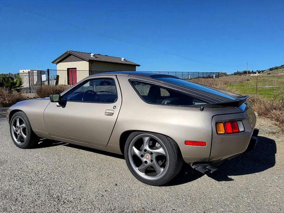 1983 Porsche 928 S - Image 10 of 31