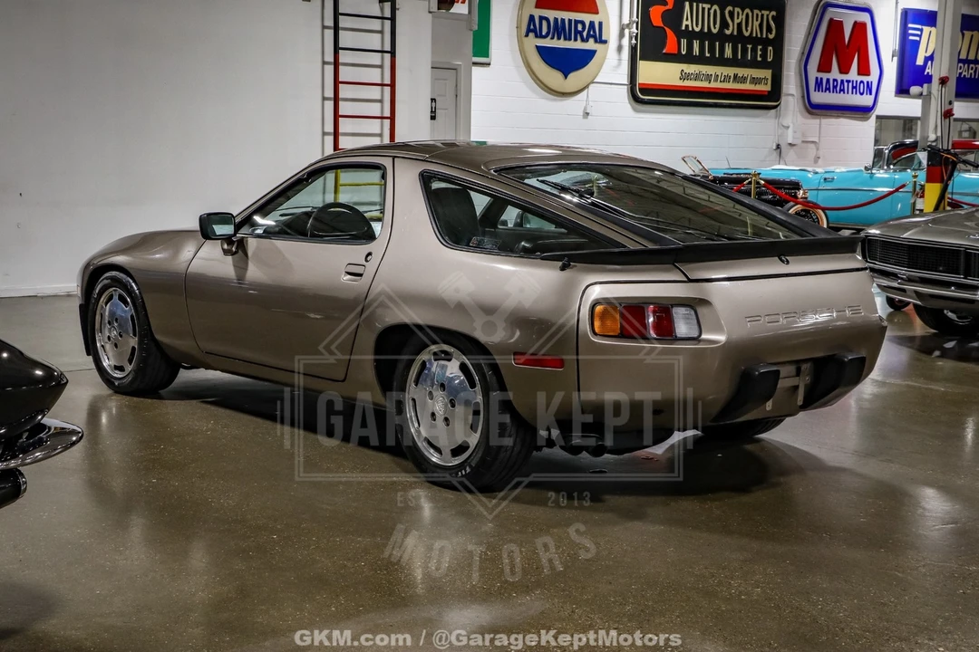 1983 Porsche 928 S - Image 7 of 12