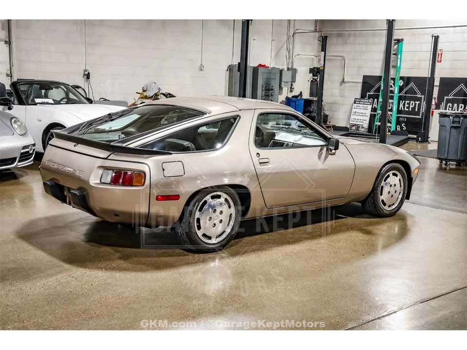 1983 Porsche 928 S - Image 9 of 31