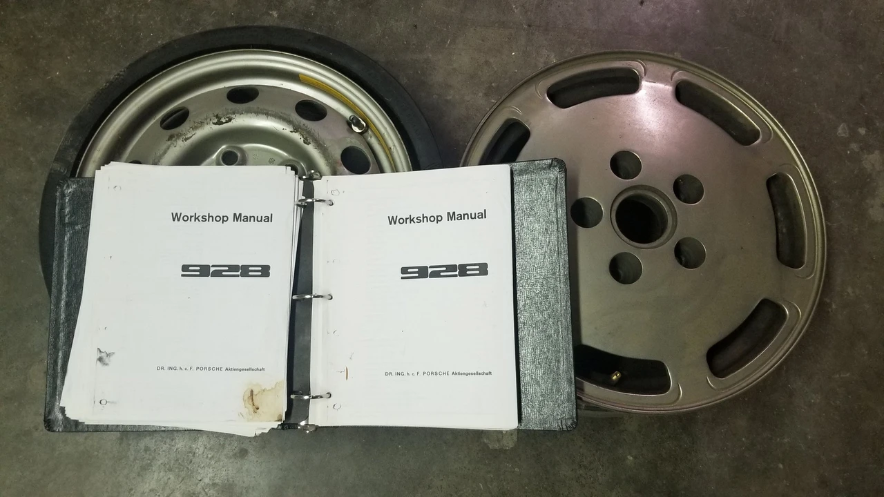 1983 Porsche 928 - Image 7 of 16
