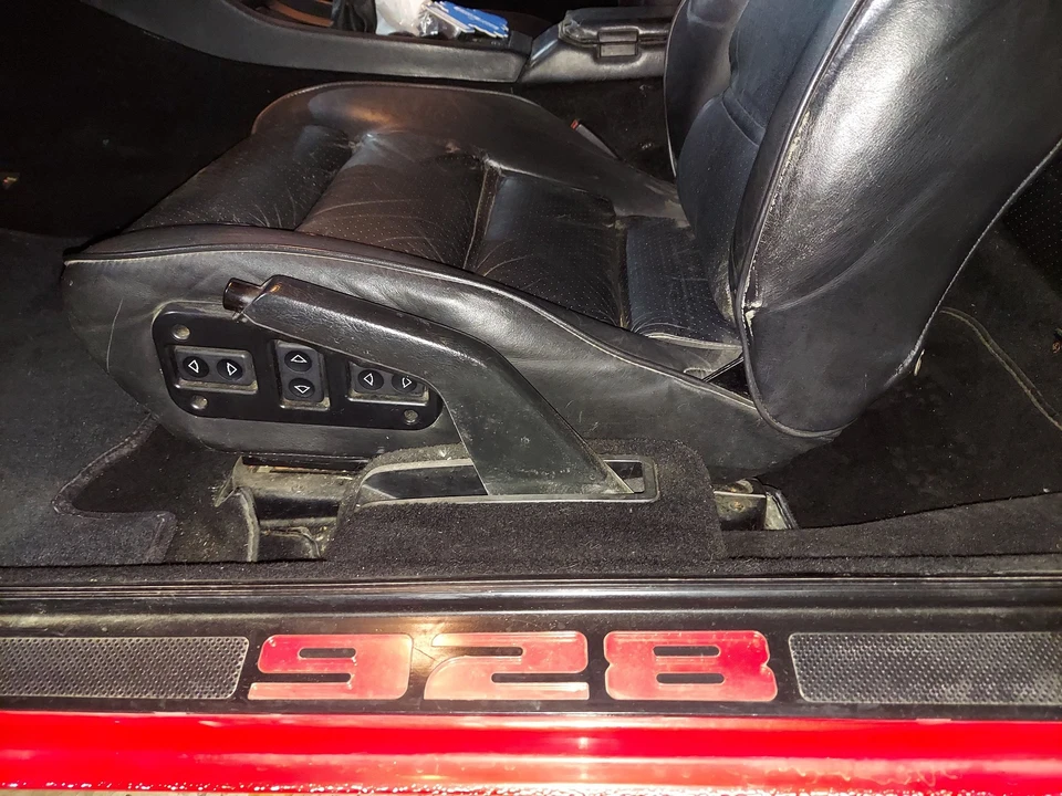 1983 Porsche 928 - Image 12 of 16