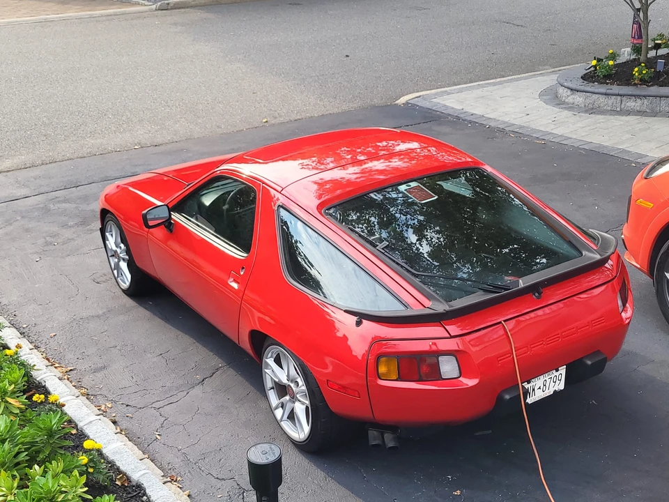 1983 Porsche 928 S - Image 8 of 31