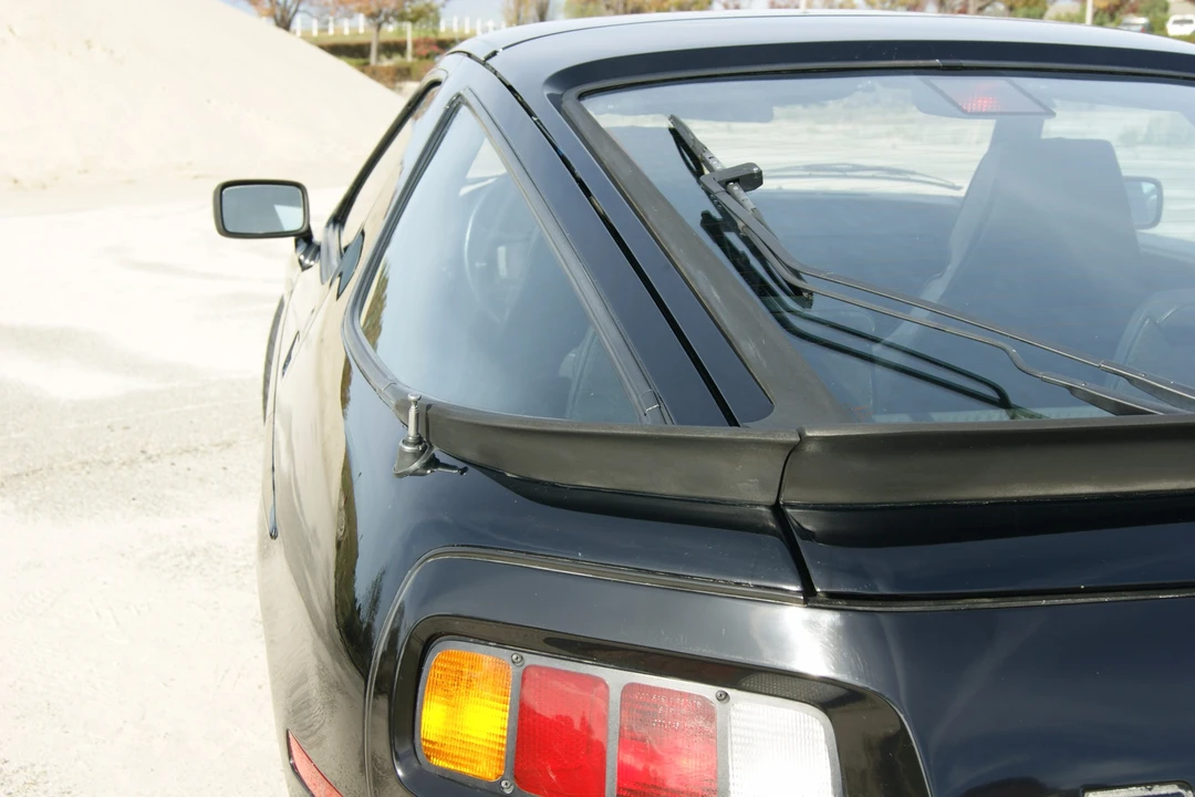 1983 Porsche 928 S - Image 9 of 31