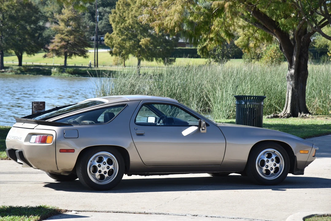 1983 Porsche 928 S - Image 12 of 31